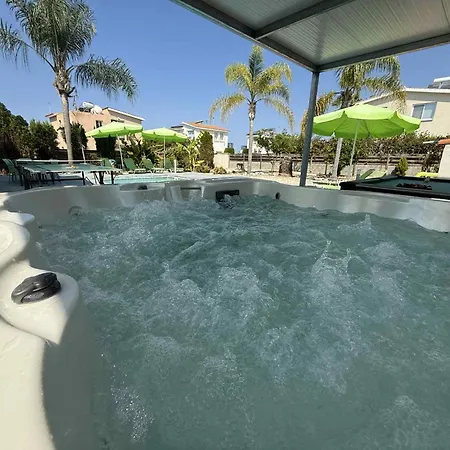 Coralia Gardens 1km From