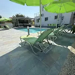 Coralia Gardens 1km From Villa Coral Bay