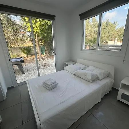 Βίλα Coralia Gardens 1km From