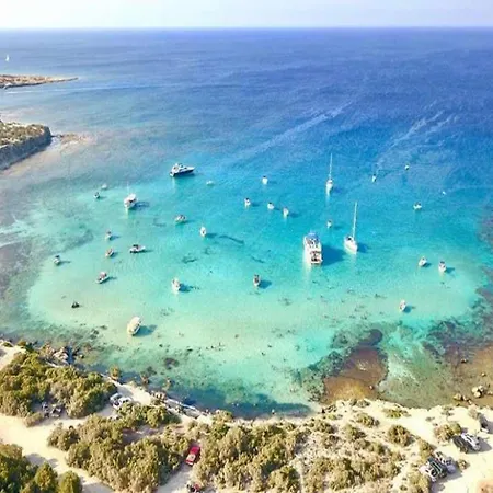 Coralia Gardens 1km From Villa Coral Bay