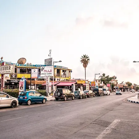 Vilă Coralia Gardens 1km From