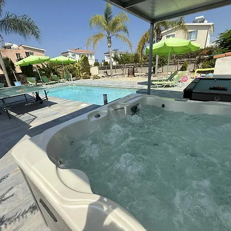 Coralia Gardens 1km From