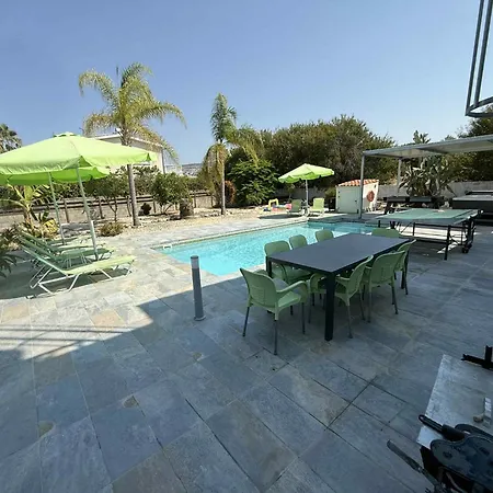 Coralia Gardens 1km From Vila *