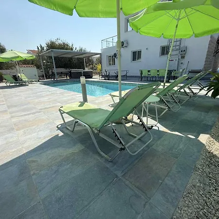 Coralia Gardens 1km From Vila Coral Bay