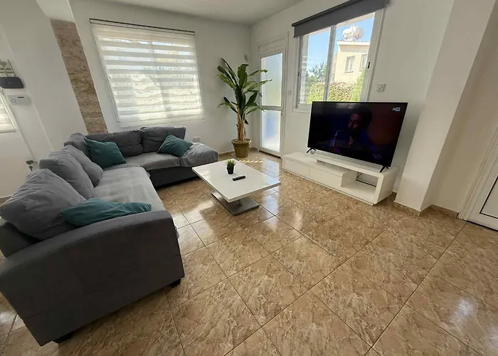 ヴィラ Coralia Gardens 1km From