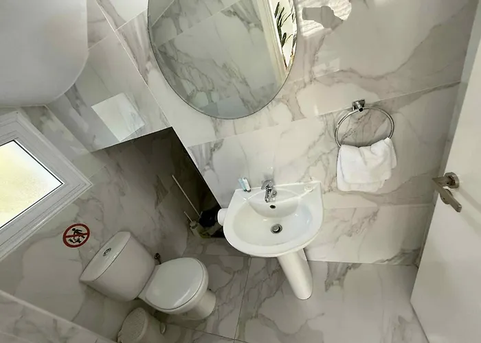 Coralia Gardens 1km From ヴィラ コーラル・ベイ