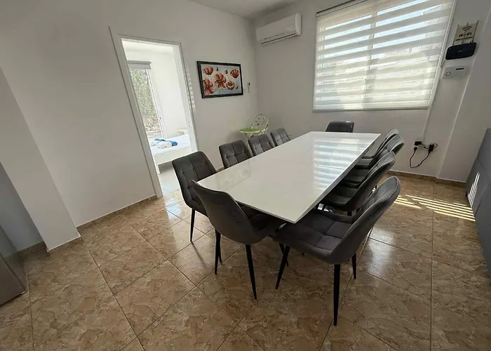 ヴィラ Coralia Gardens 1km From *