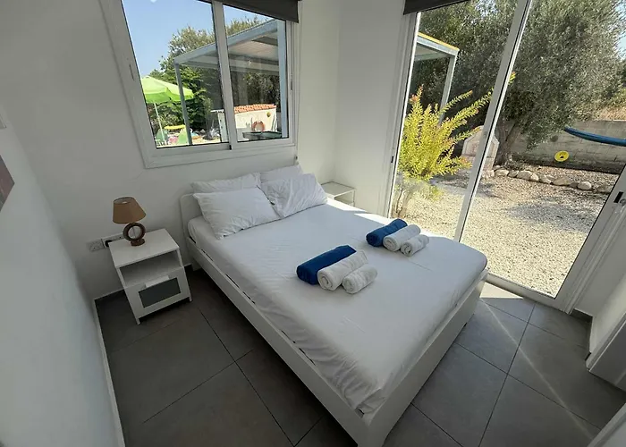 ヴィラ Coralia Gardens 1km From コーラル・ベイ