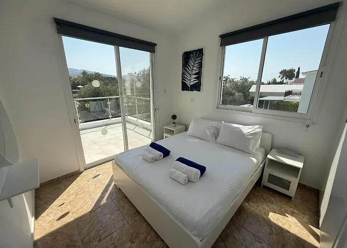 Coralia Gardens 1km From コーラル・ベイ