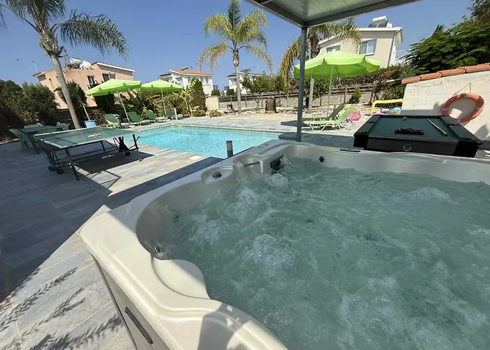 Coralia Gardens 1km From