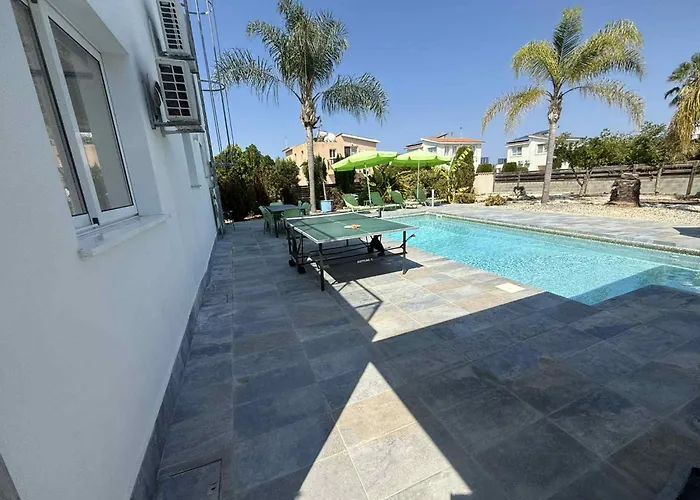 ヴィラ Coralia Gardens 1km From