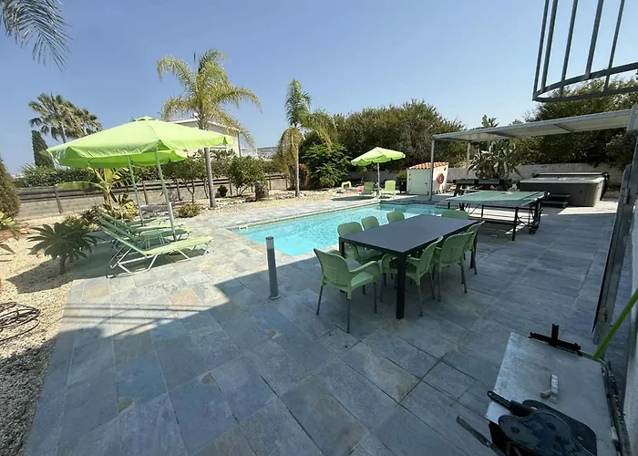 Coralia Gardens 1km From ヴィラ *