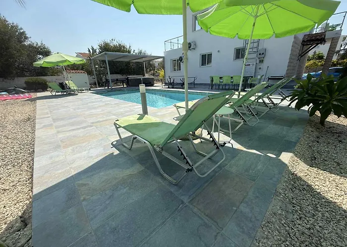 Coralia Gardens 1km From ヴィラ コーラル・ベイ