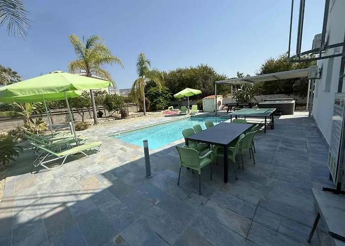 Coralia Gardens 1km From コーラル・ベイ